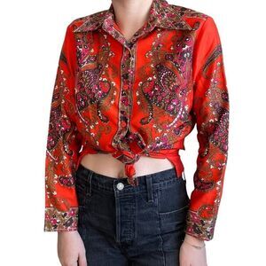 Vintage 1970s Womens Retro Orange Red Paisley Floral Pointed Collar Button Down